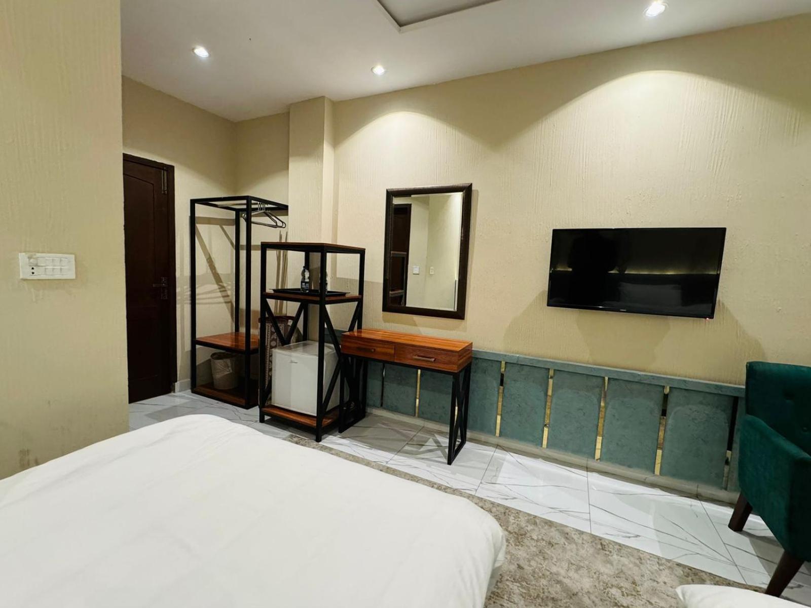 Shelton Boulevard Hotel Lahore Eksteriør billede